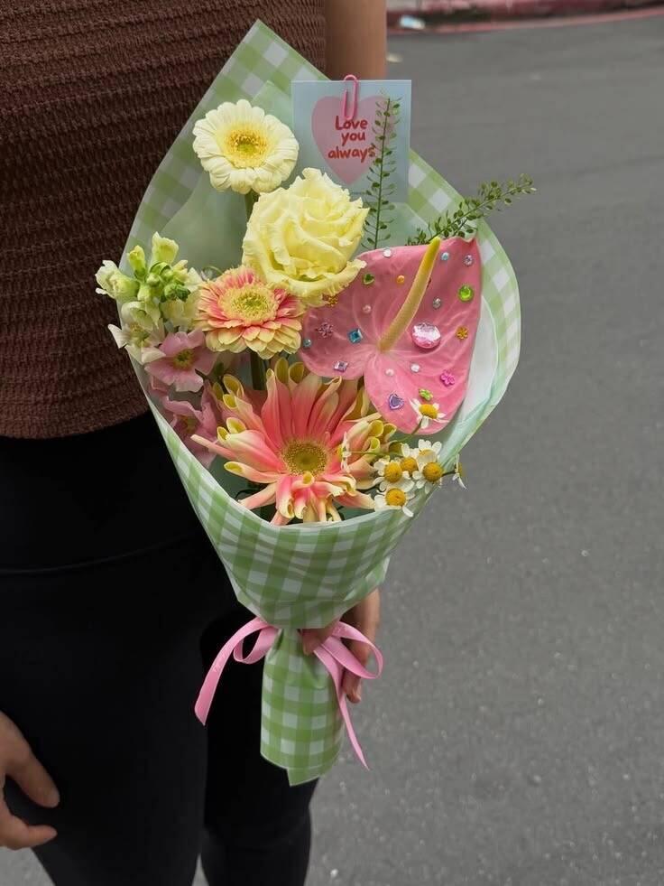 Bó Caro Xanh Hồng Môn Đính Đá