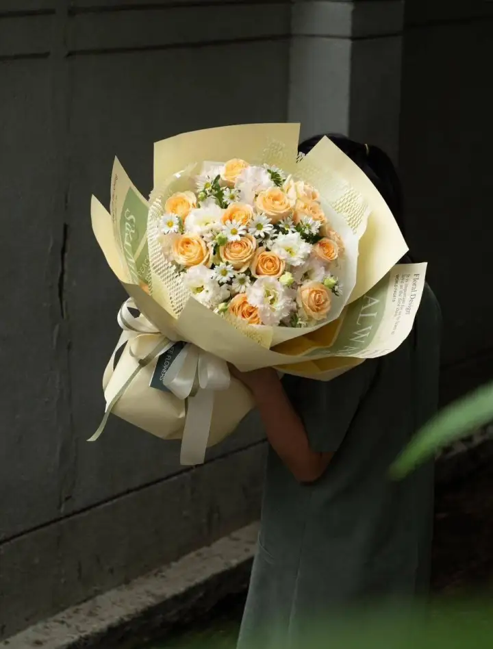 Morning Sun Orange Rose & Lisianthus Bouquet