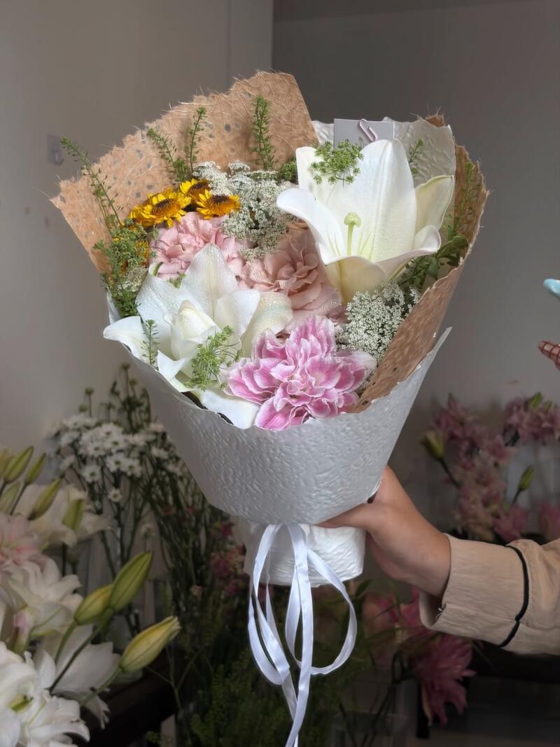 Bó Ly Trắng Mix Hướng Dương Mini — ảnh 2