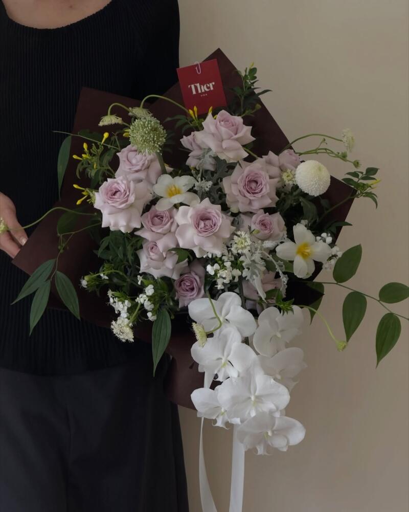 Bó Hồng Tím Khói Mix Lan Hồ Điệp Trắng — ảnh 3
