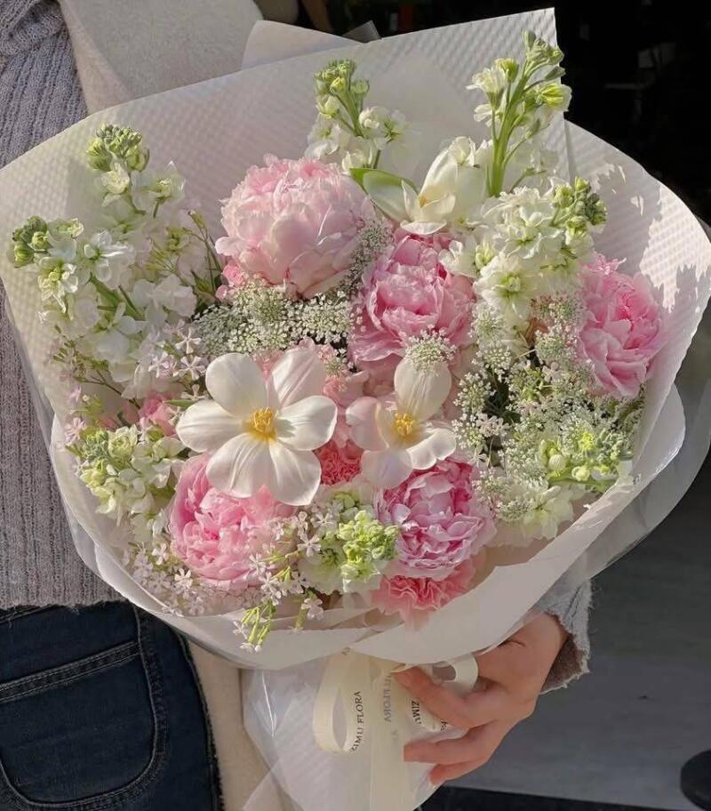 Bó Hoa Mẫu Đơn Tulip Trắng Hồng