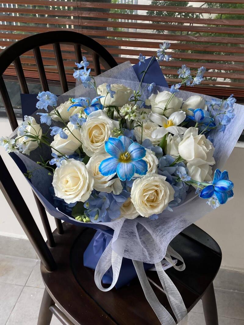 Bó Hoa Hồng Trắng Phi Yến Xanh