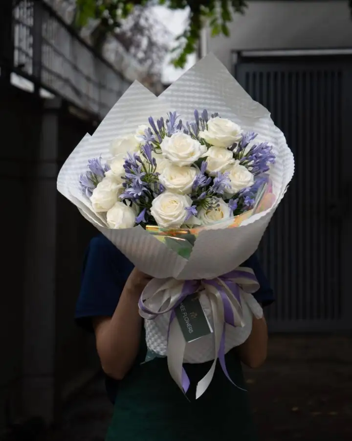 Cream Rose Bouquet in Lilac Sky
