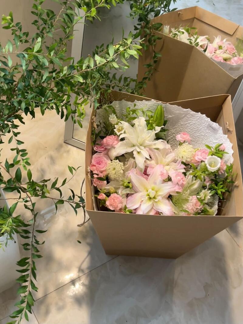 Bó Ly Hồng Phấn Mix Cẩm Chướng — ảnh 4