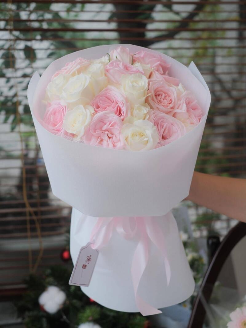 Bó Hoa Hồng Pastel Trắng Kem