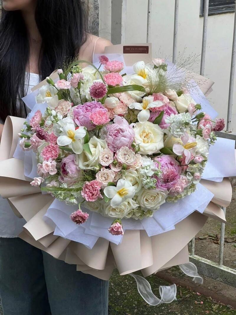 Bó Hoa Mẫu Đơn Trắng Hồng Lộng Lẫy