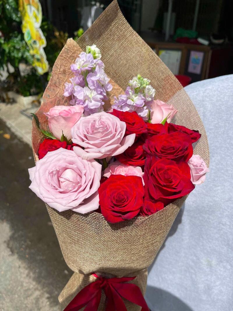 Bó Hồng Đỏ Mix Hồng Phấn Gói Đay Thô — ảnh 3