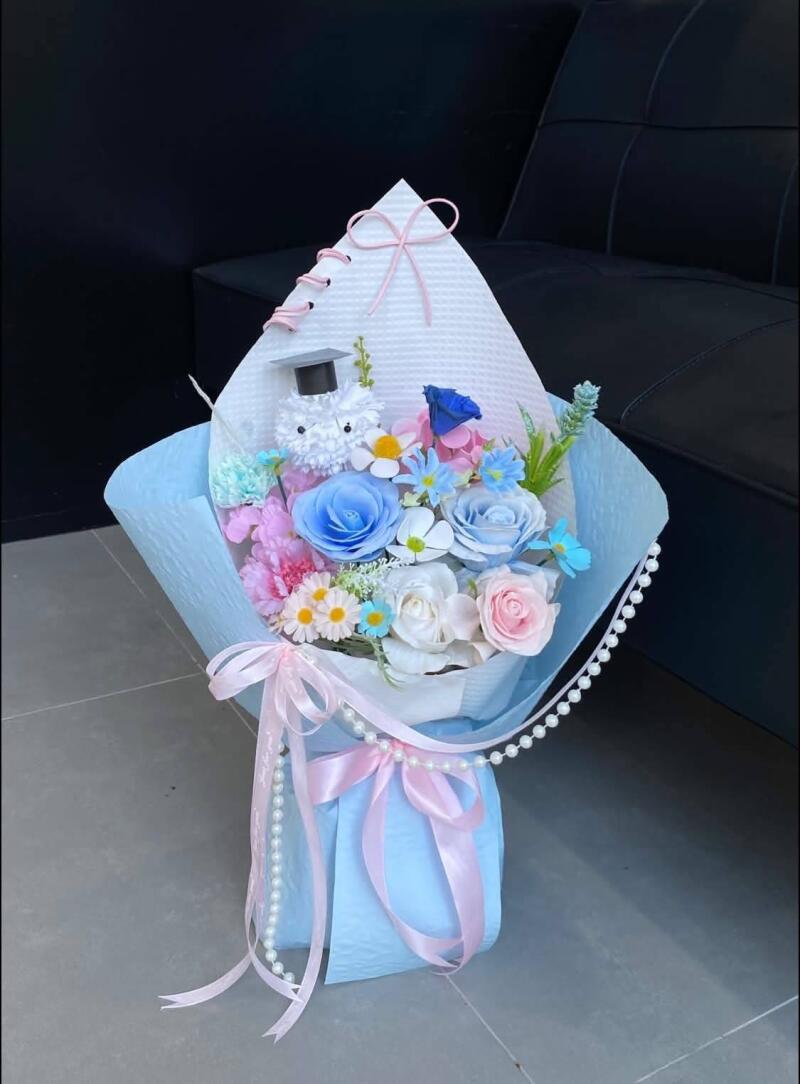 Bó Hoa Sáp Xanh Hồng Pastel Tốt Nghiệp