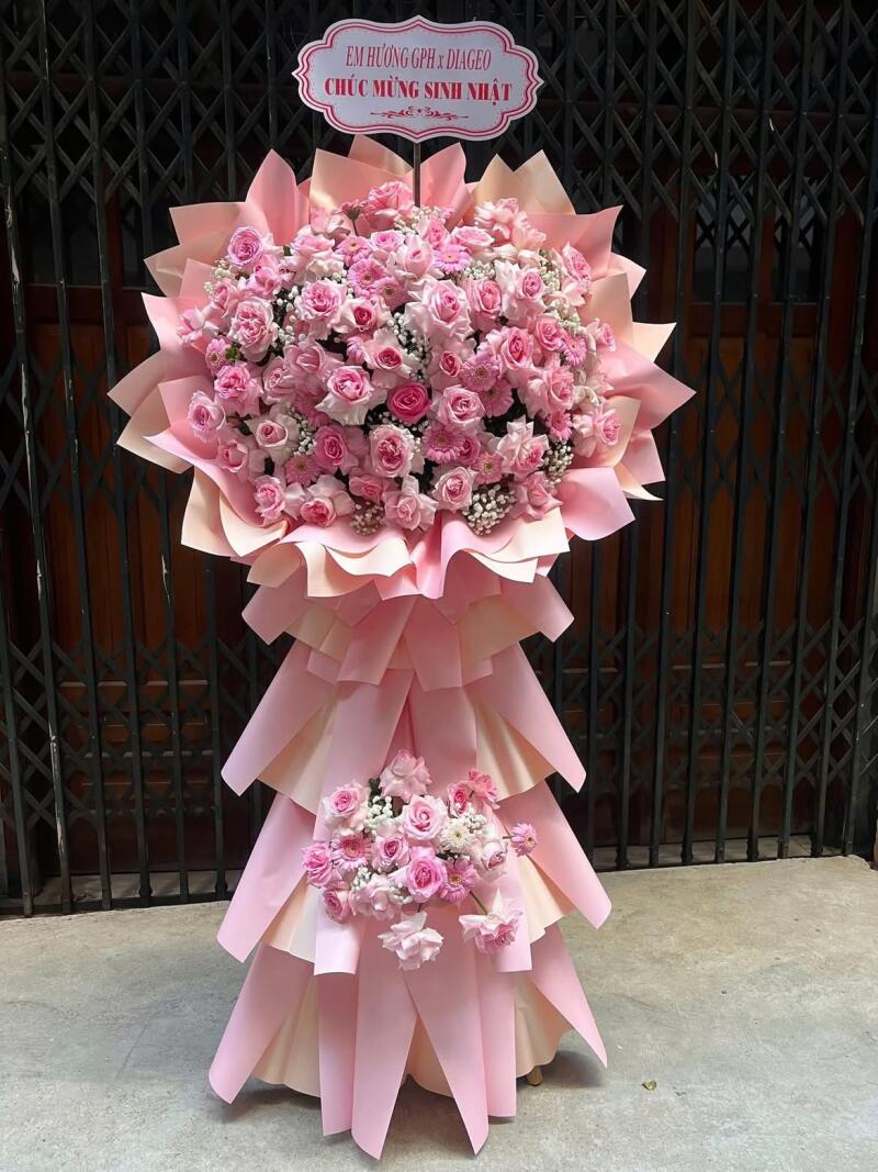 Kệ Hoa Chúc Mừng Sinh Nhật Hồng Pastel
