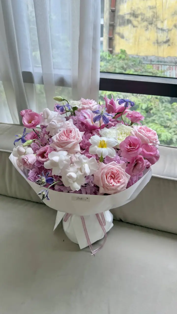 Pink Hydrangea & Garden Rose Bouquet in Pink-Purple Tones — photo 4