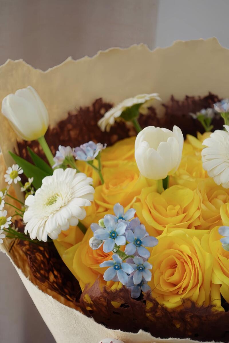 Bó Hồng Vàng Mix Tulip Trắng — ảnh 3