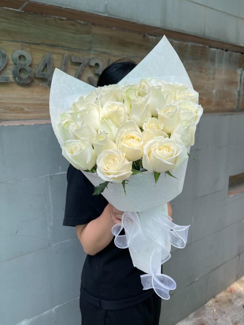 Bó Hồng Trắng Cổ Điển — ảnh 3