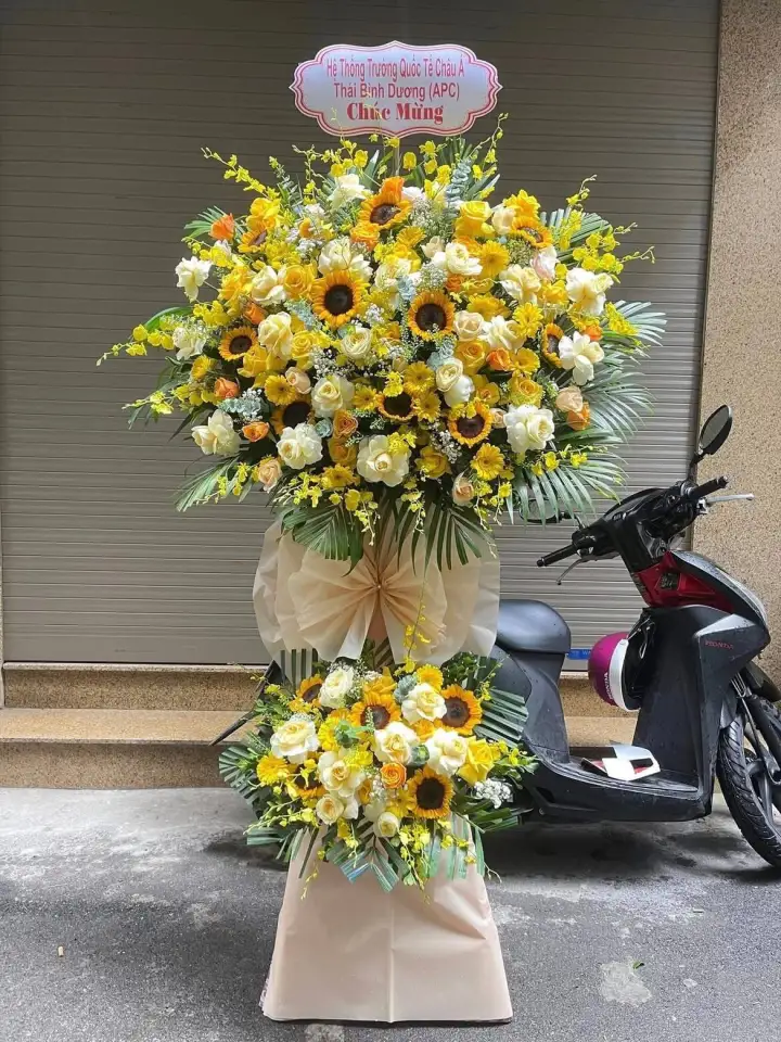 Sunflower & Cream Yellow Congratulations Stand