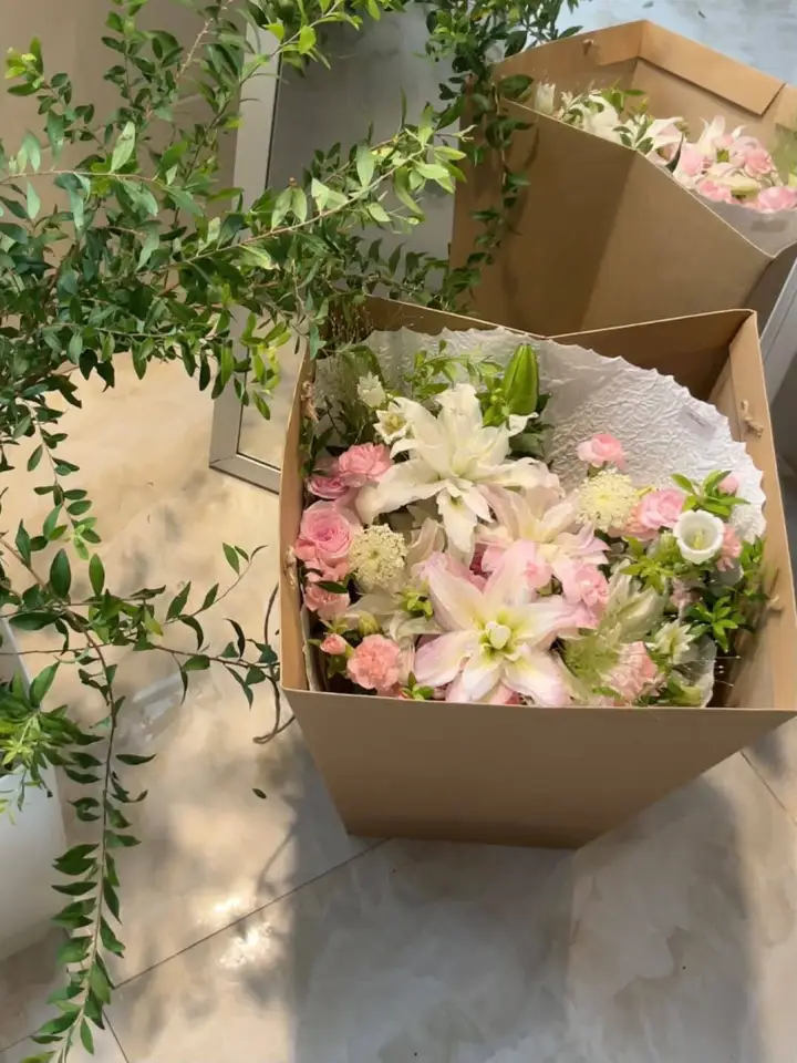 Blush Pink Lily & Carnation Bouquet — photo 4