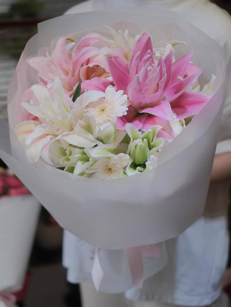 Bó Hoa Ly Kép Kiều Diễm
