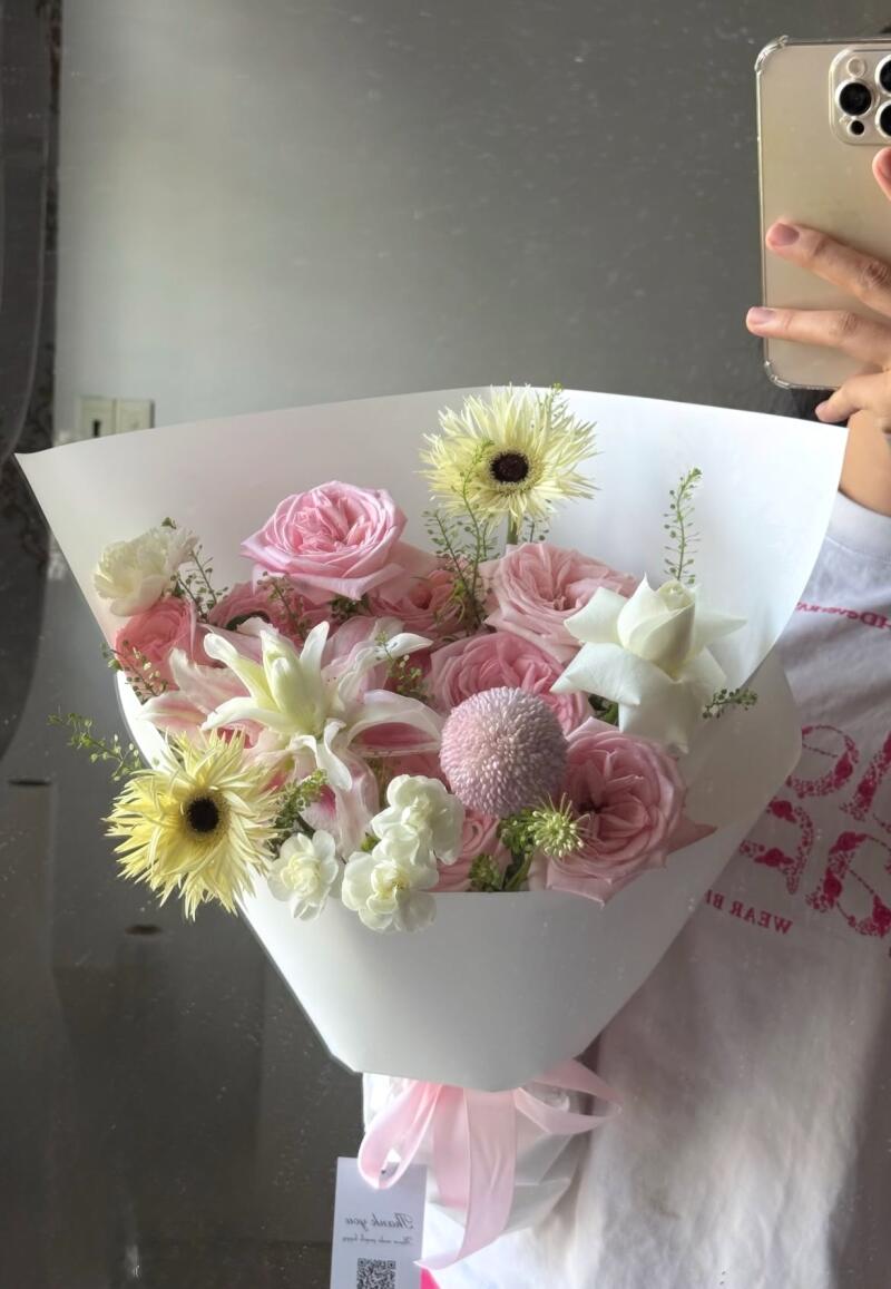 Bó Hồng Vườn Hồng Mix Đồng Tiền Kem — ảnh 2