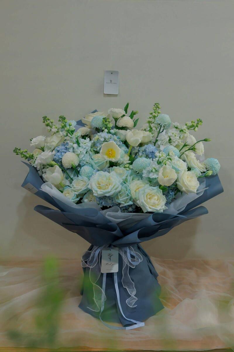 Bó Hoa Xanh Băng Tuyết Lộng Lẫy