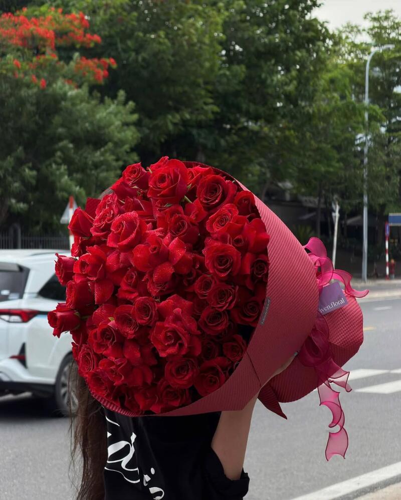 Bó Hồng Đỏ Cỡ Lớn Gói Giấy Đỏ — ảnh 2
