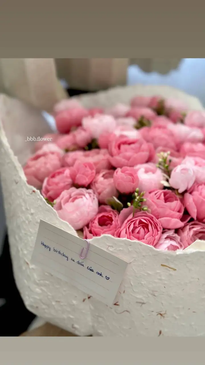 Hot Pink Garden Rose Bouquet in Handmade Paper — photo 3