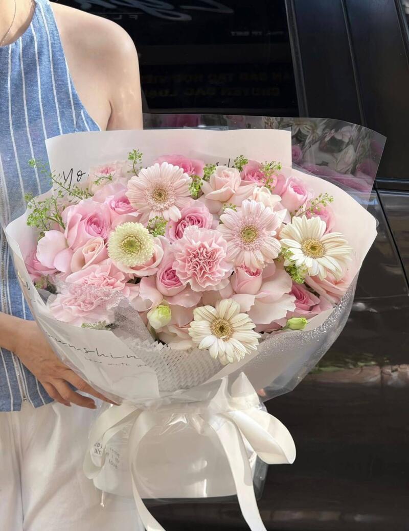 Bó Hoa Tươi Hồng Nhạt Trong Trẻo