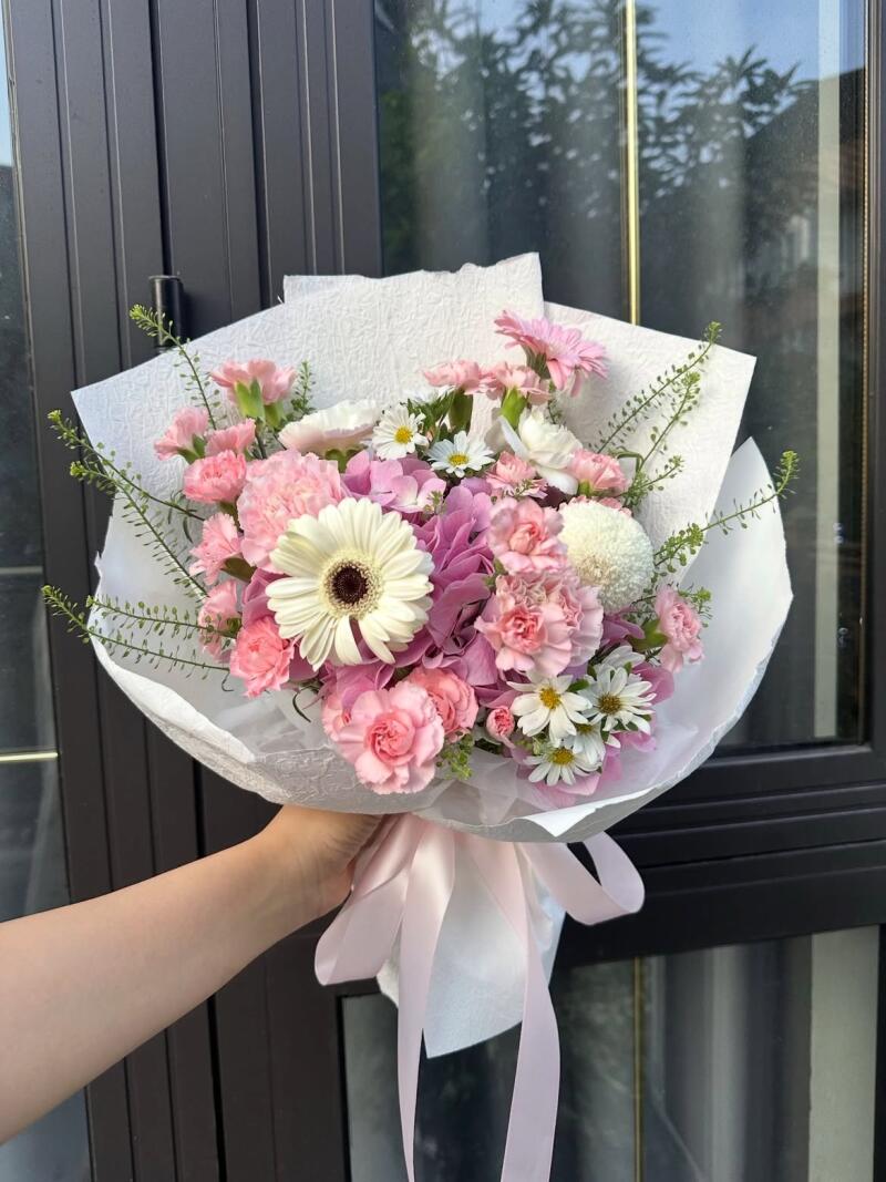 Bó Cẩm Chướng Hồng Mix Cẩm Tú Cầu Tím