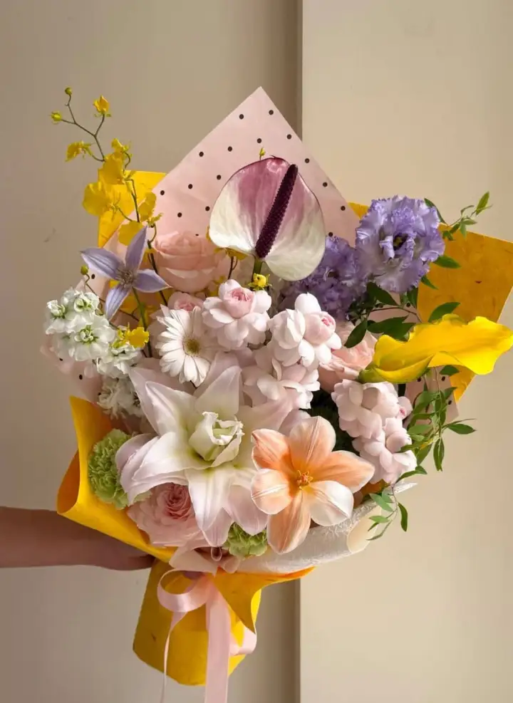 White Lily & Anthurium Bouquet in Yellow-Pink Tones — photo 2