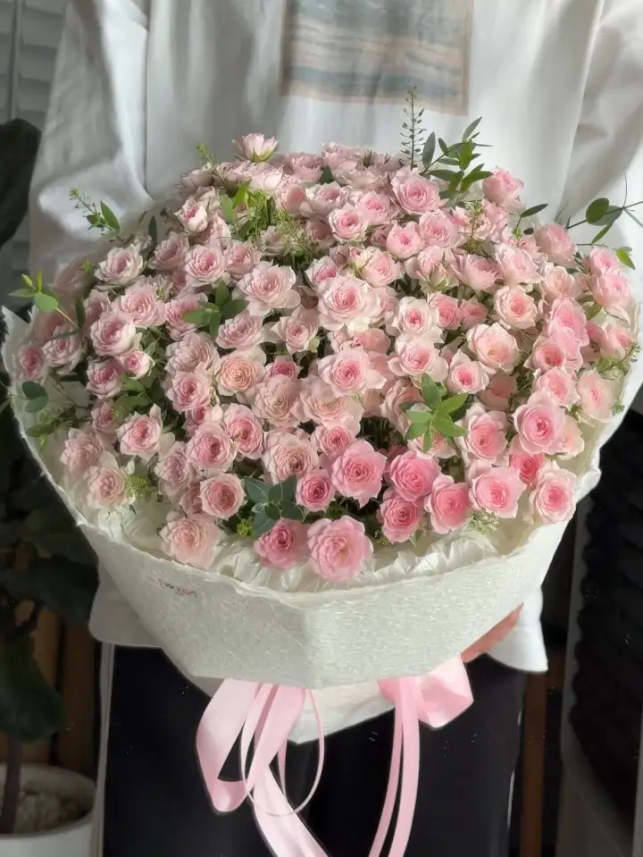 Large Blush Pink Spray Rose Bouquet
