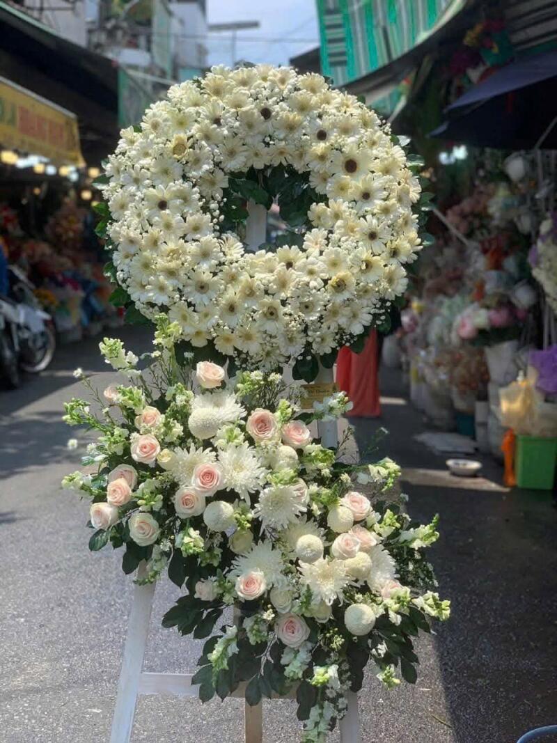 Kệ Hoa Chia Buồn Đồng Tiền Trắng Hai Tầng