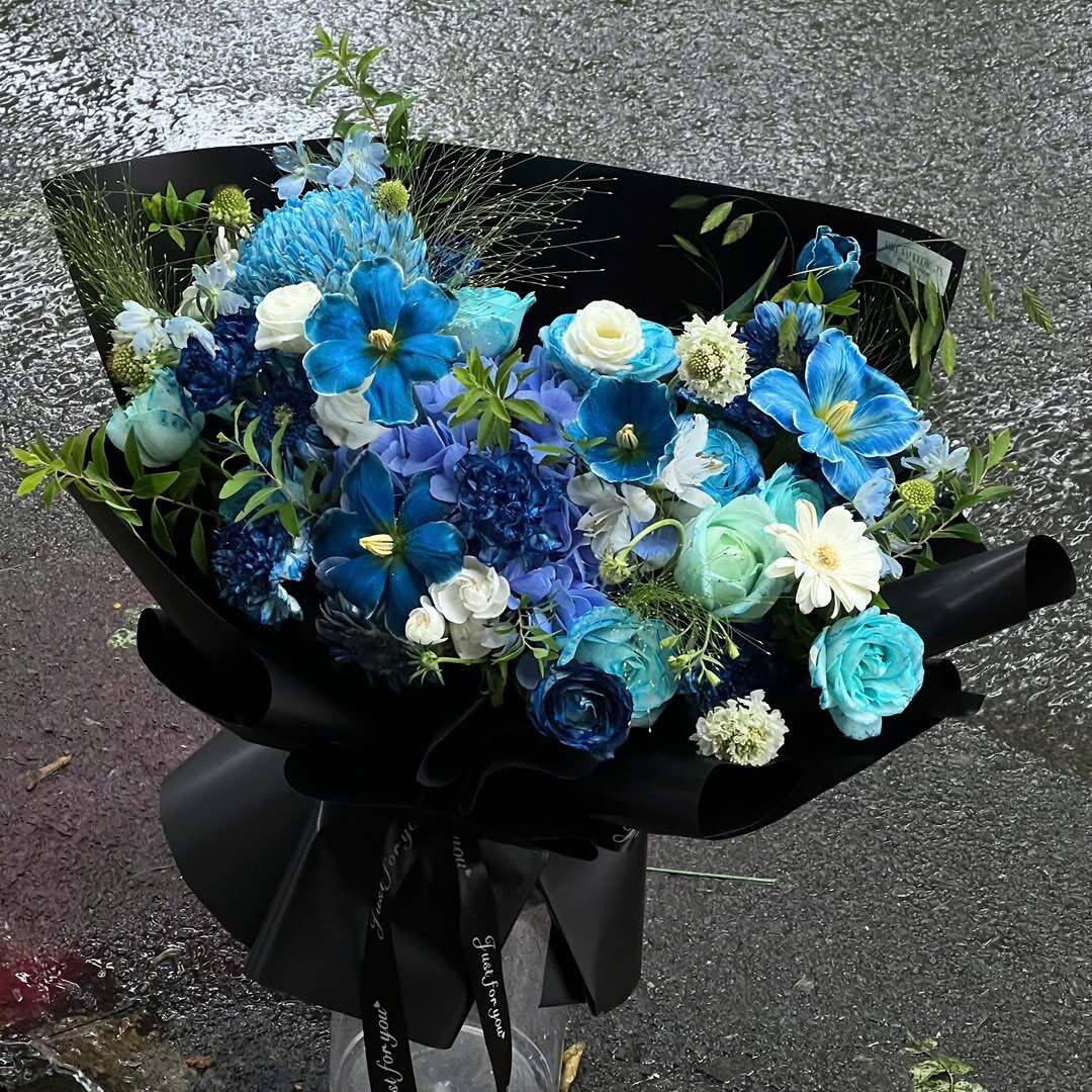 Bó Hoa Xanh Dương Tulip Cúc Mẫu Đơn