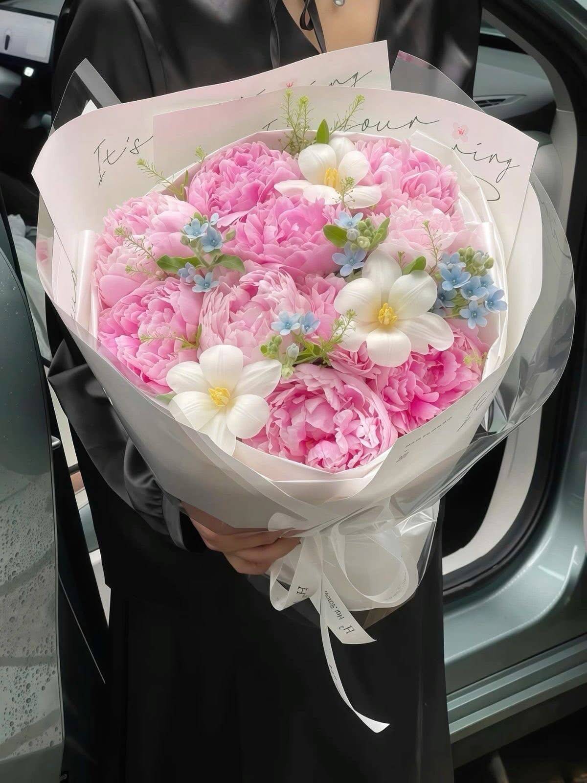 Bó Hoa Mẫu Đơn Hồng Rực Rỡ