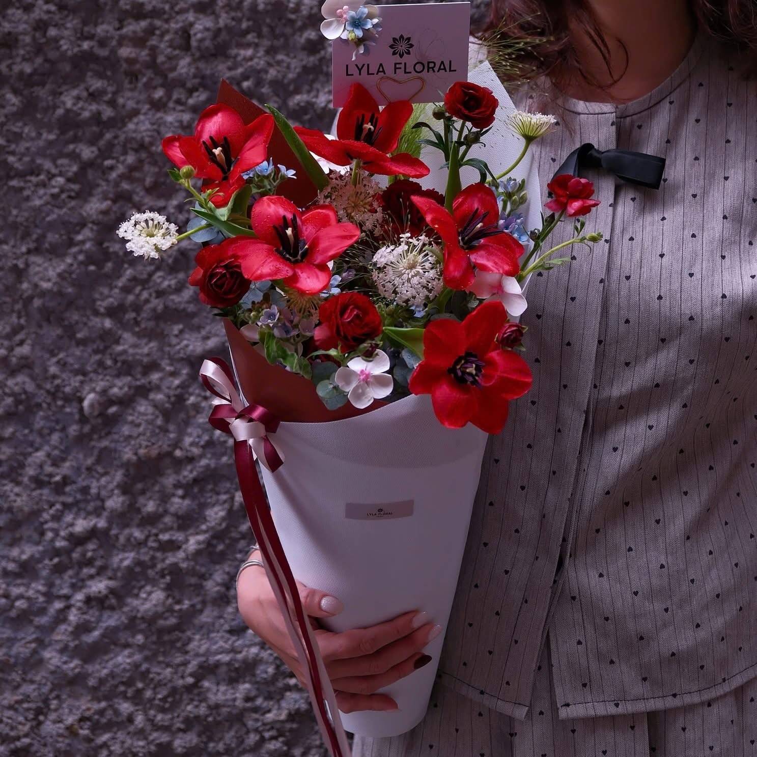 Bó Tulip Đỏ Mao Lương Rực Cháy