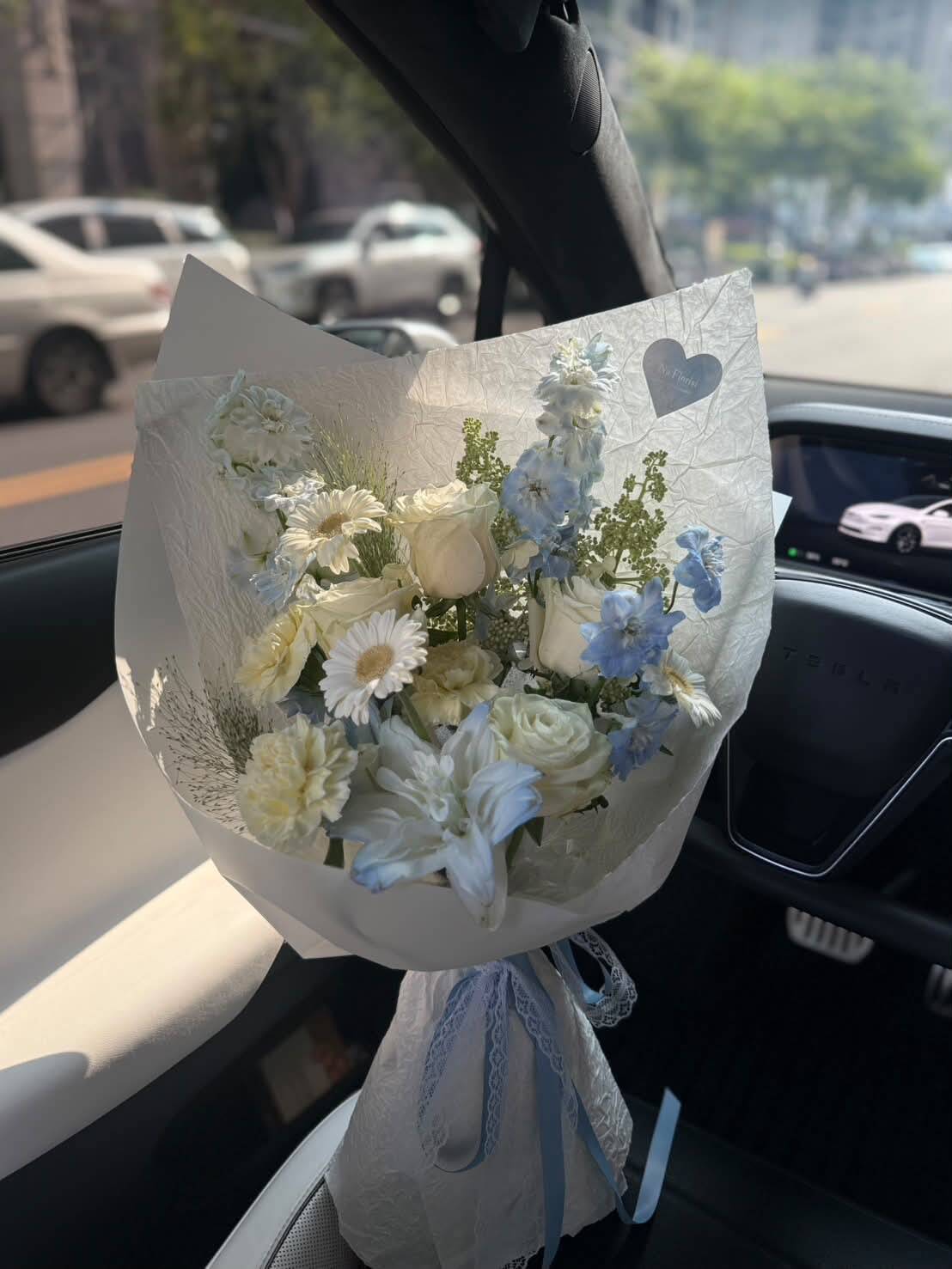 Bó Hoa Trắng Mix Phi Yến Xanh