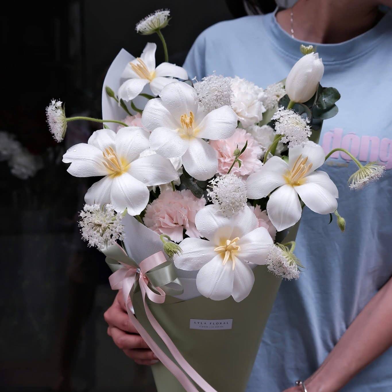 Bó Tulip Nở Xòe Cẩm Chướng
