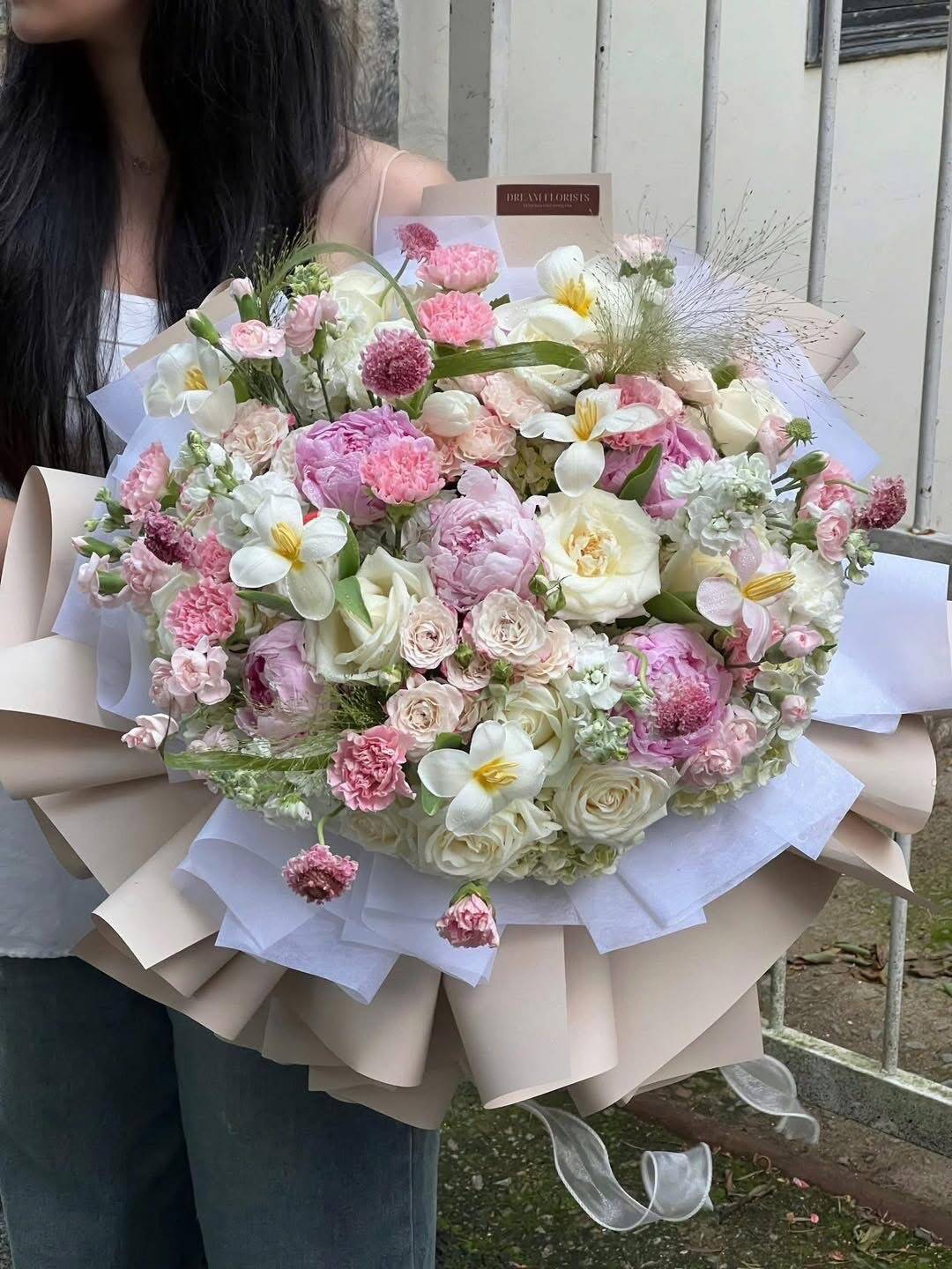 Bó Hoa Mẫu Đơn Trắng Hồng Lộng Lẫy