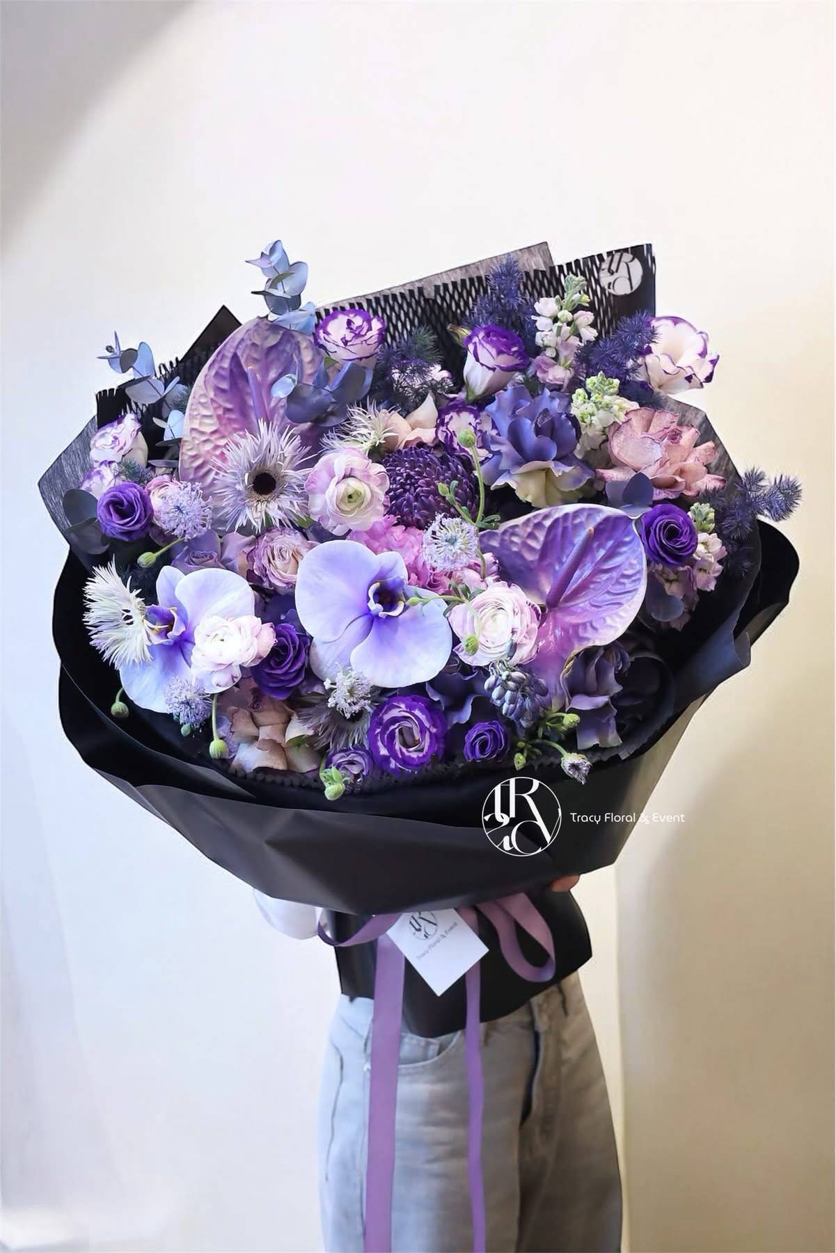 Bó Tím Lavender Lan Hồ Điệp Đen Sang