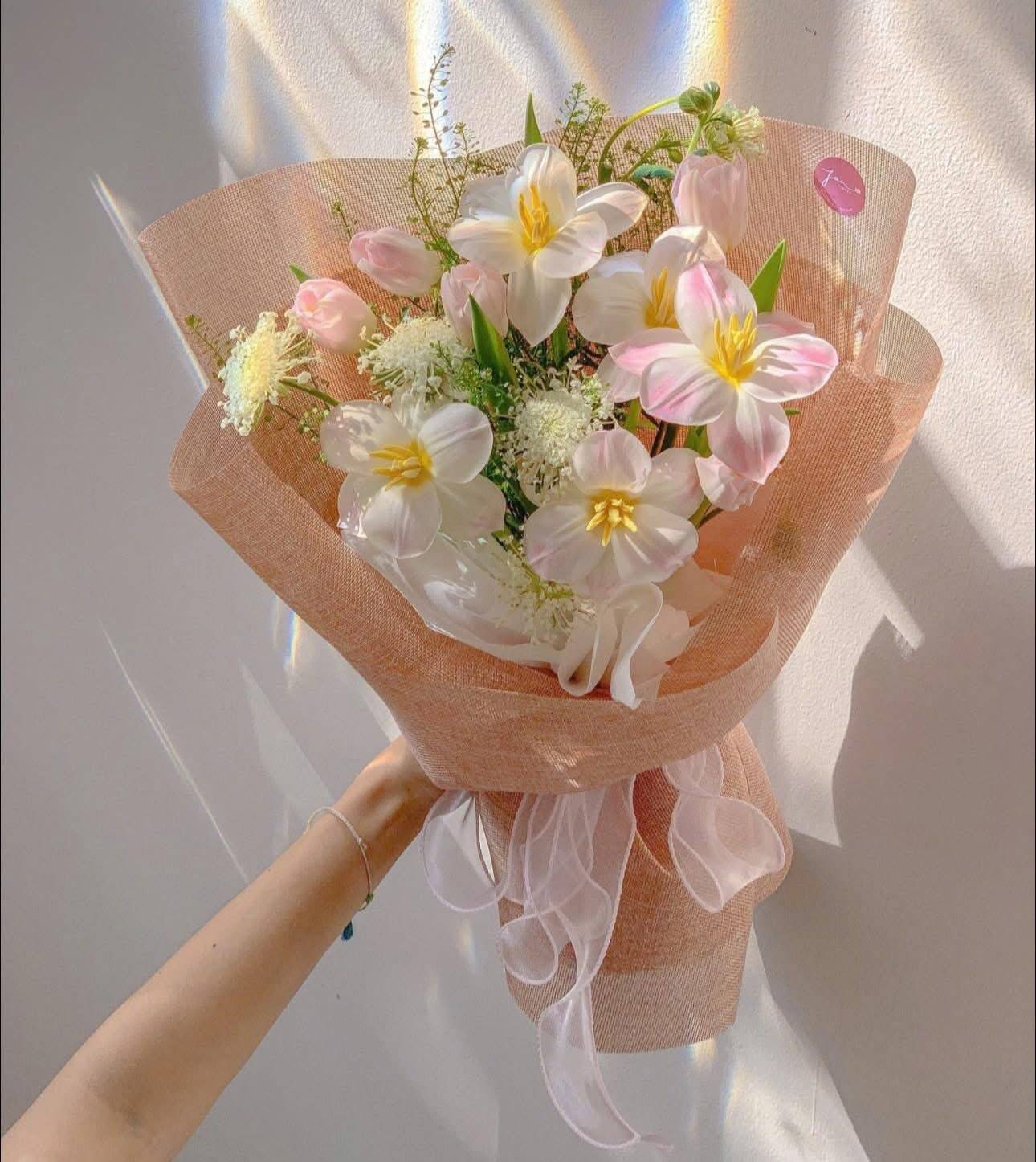 Bó Hoa Tulip Nở Xòe Nắng Mai