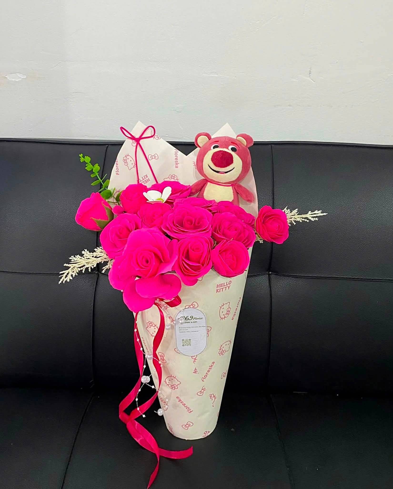 Bó Hoa Hồng Sáp Hồng Đậm Gấu Dâu