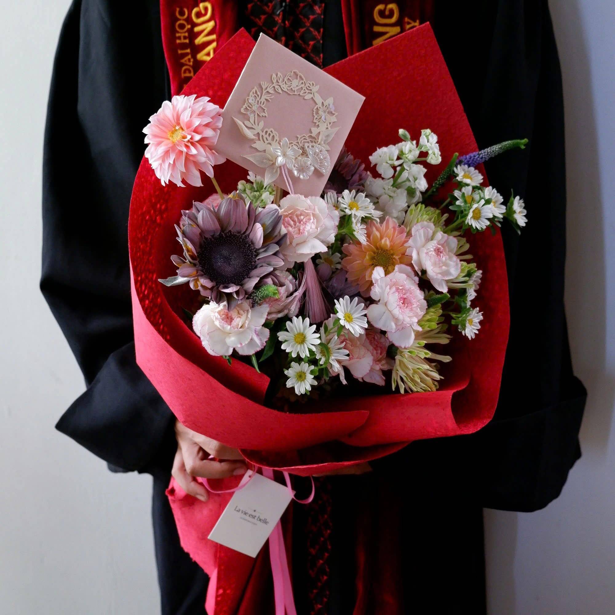Bó Tốt Nghiệp Vintage Đỏ Nhung