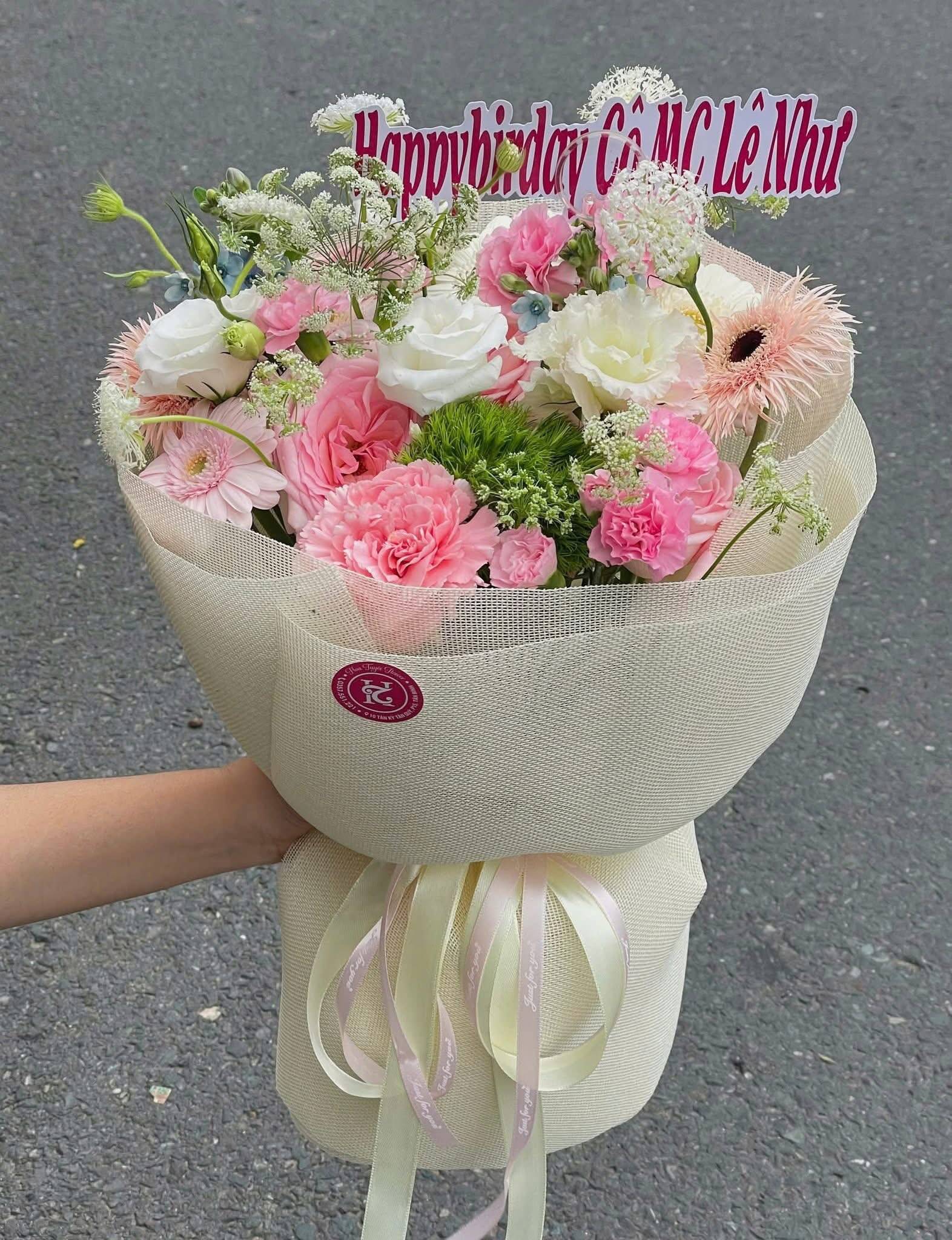 Bó Sinh Nhật Kem Hồng Có Tên Riêng