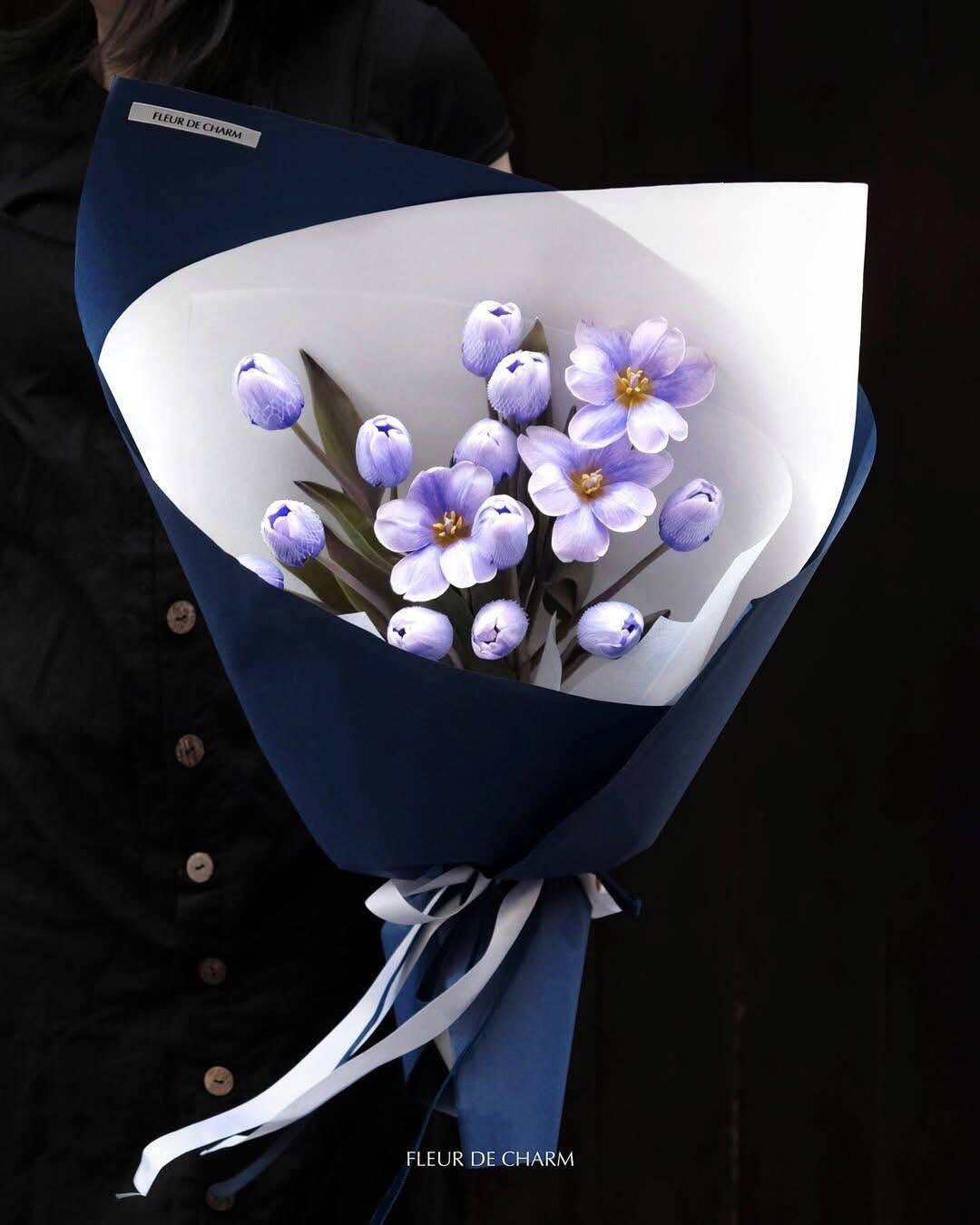 Bó Tulip Tím Nở Xòe Duyên Dáng