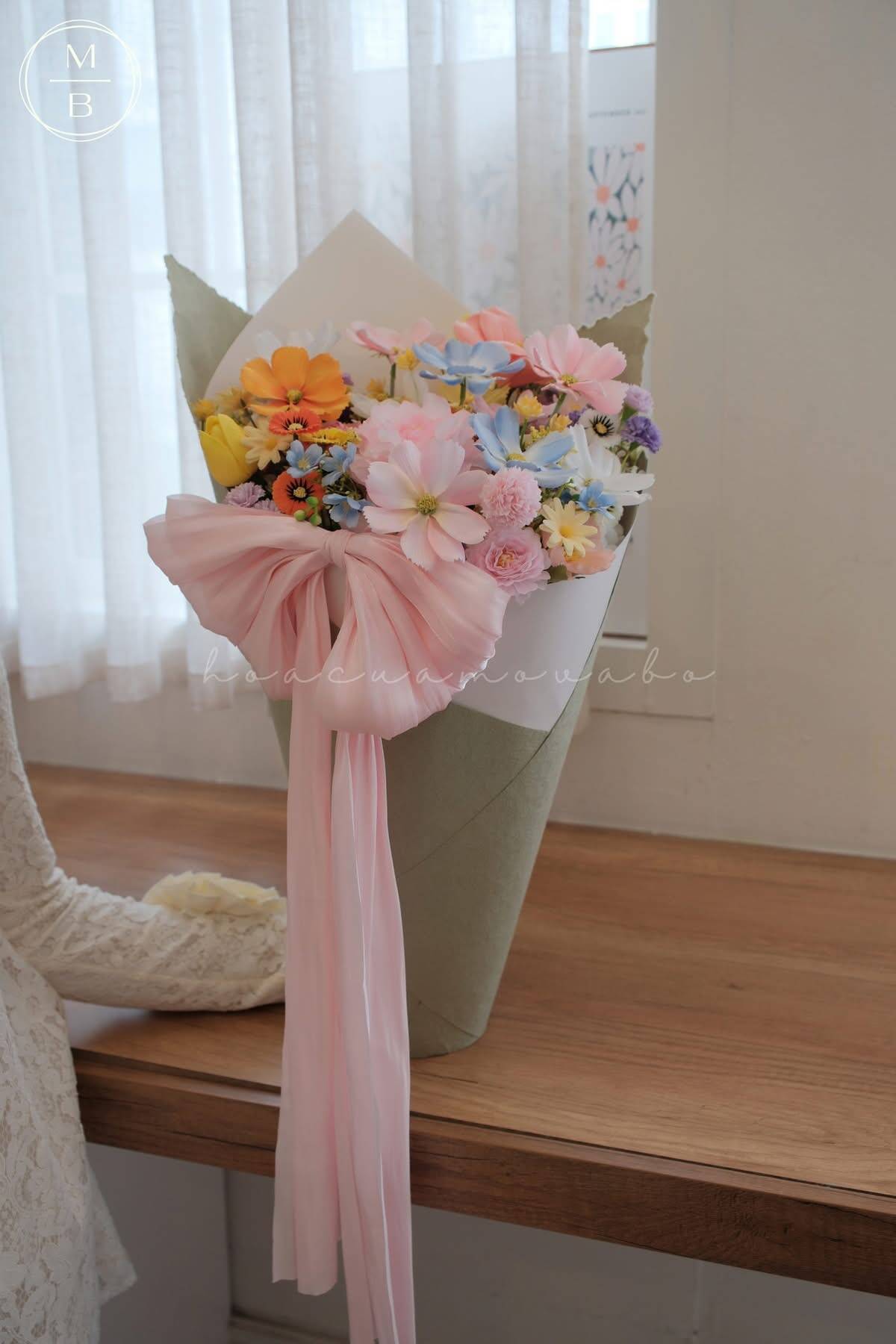 Chậu Hoa Lụa Cánh Bướm Sắc Màu