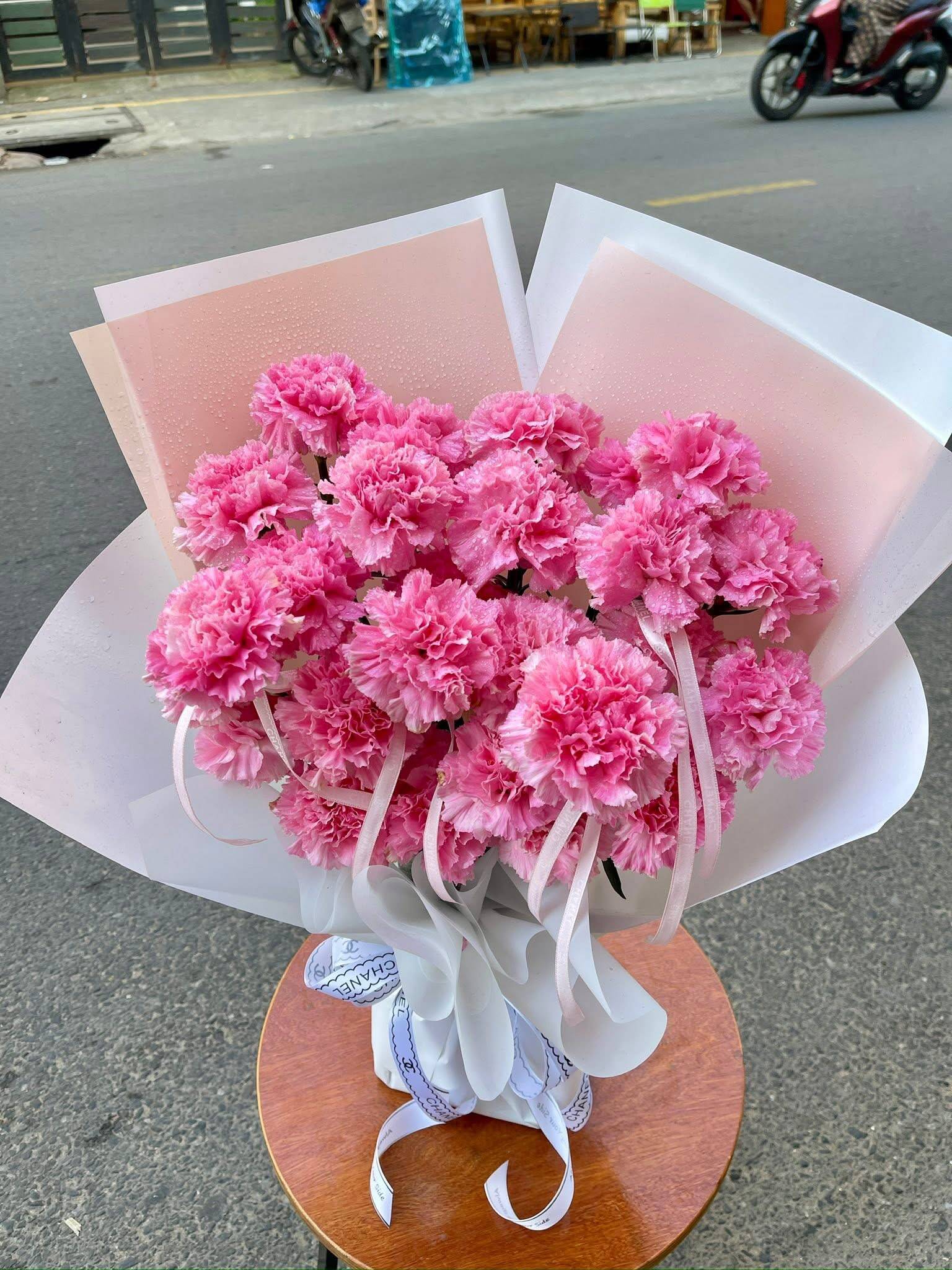 Bó Hoa Cẩm Chướng Hồng Rực Rỡ