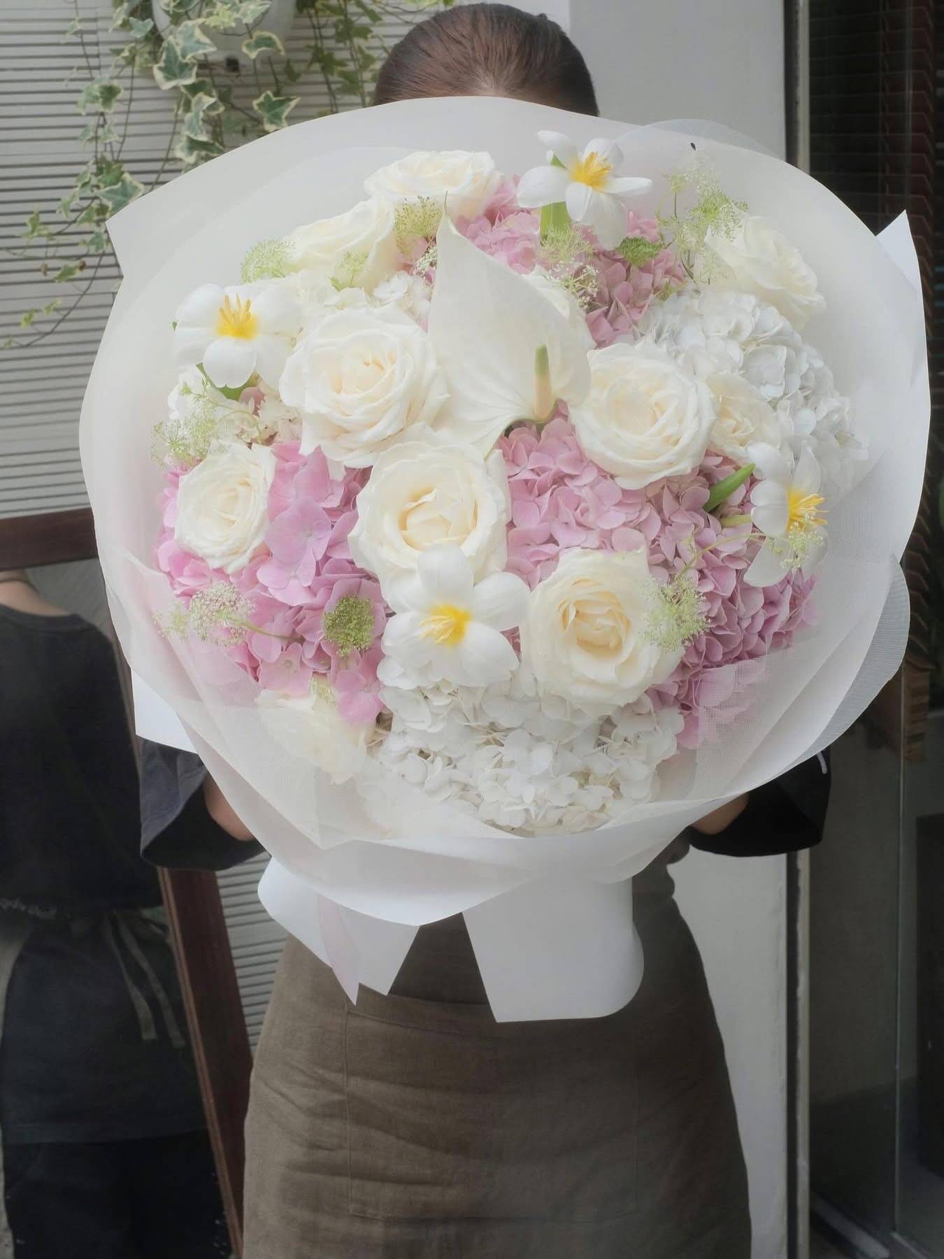Bó Tú Cầu Hồng Trắng Mây Ngọt