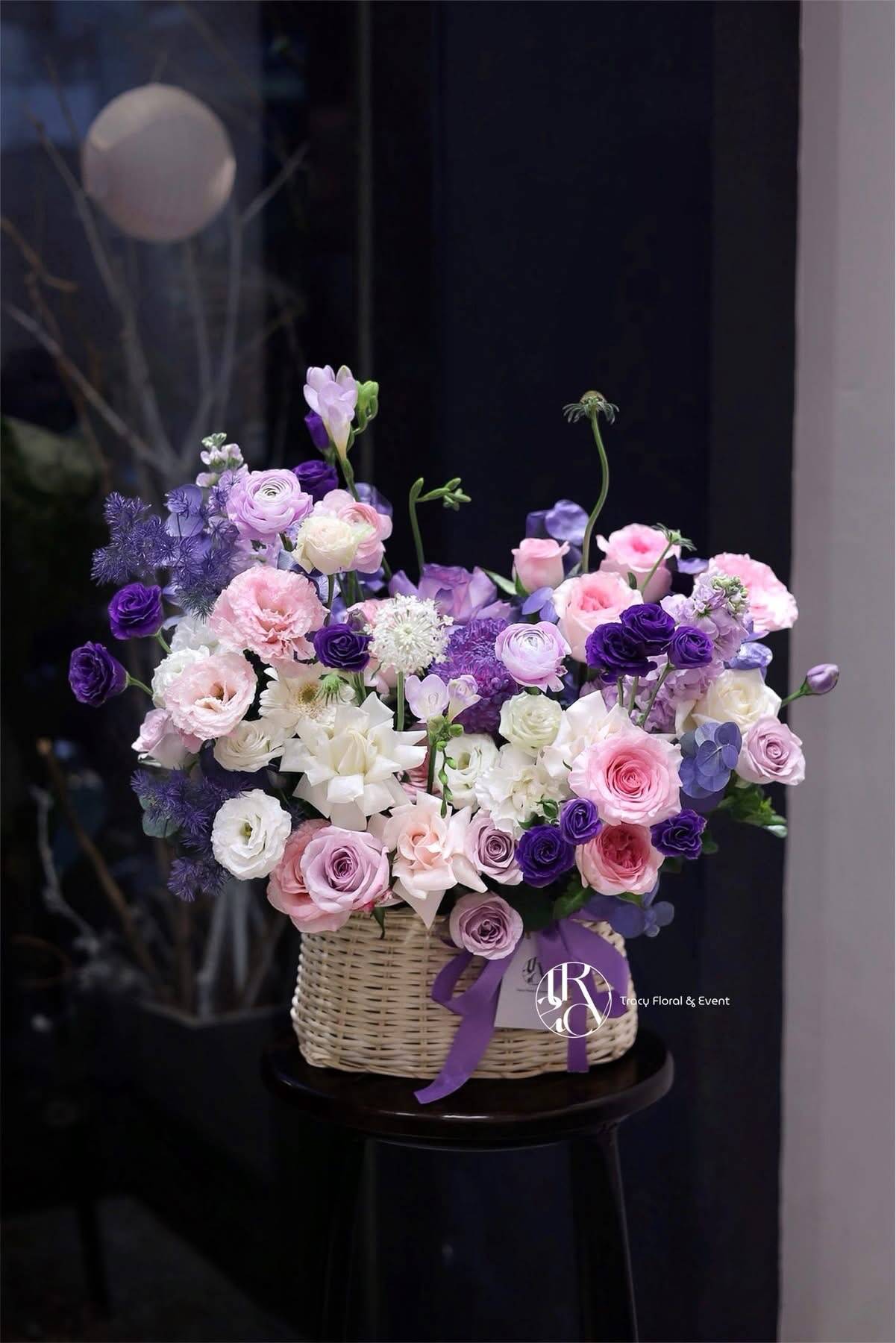 Giỏ Hoa Tím Hồng Thương Mến
