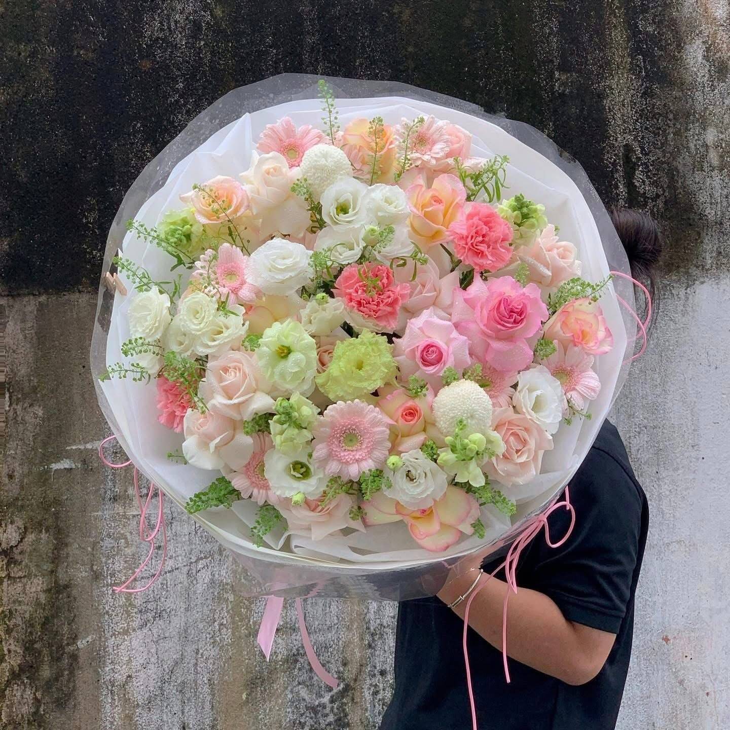Bó Hoa Pastel Tròn Đầy Sang Trọng