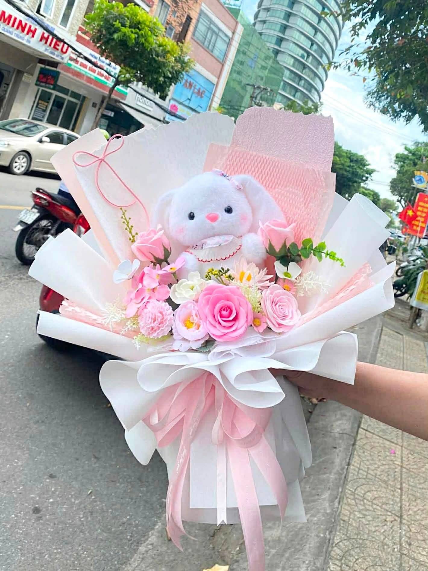 Bó Hoa Sáp Hồng Pastel Thỏ Bông