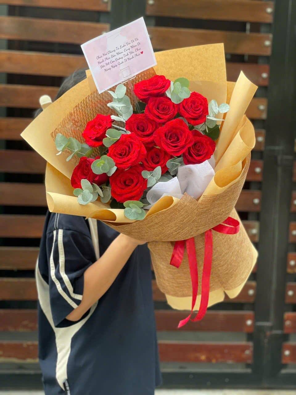 Bó Hoa Hồng Đỏ Khuynh Diệp Kraft