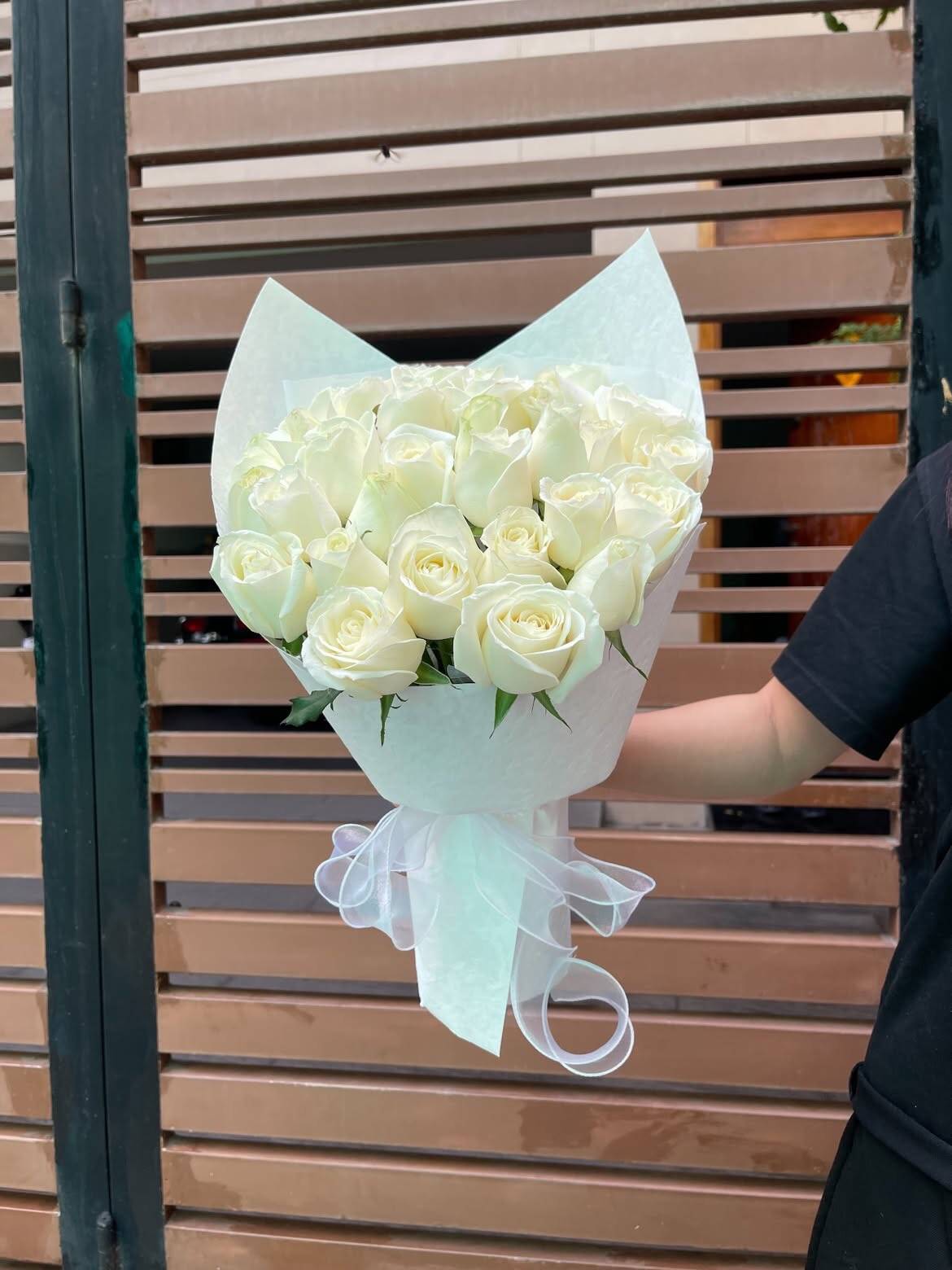 Bó Hồng Trắng Cổ Điển