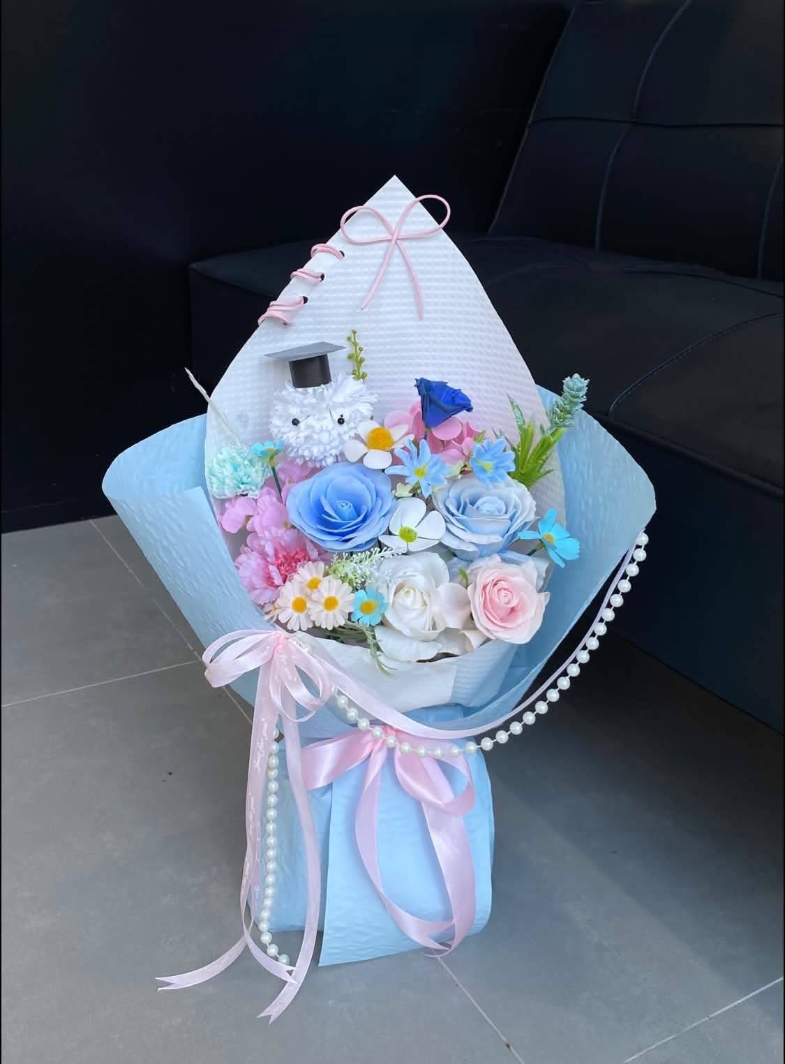 Bó Hoa Sáp Xanh Hồng Pastel Tốt Nghiệp