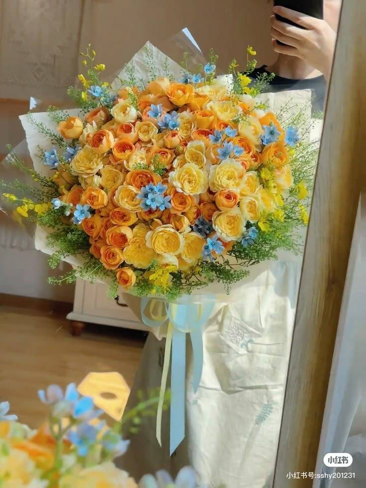 Bó Đại Hồng Cam Vàng Hoàng Hôn